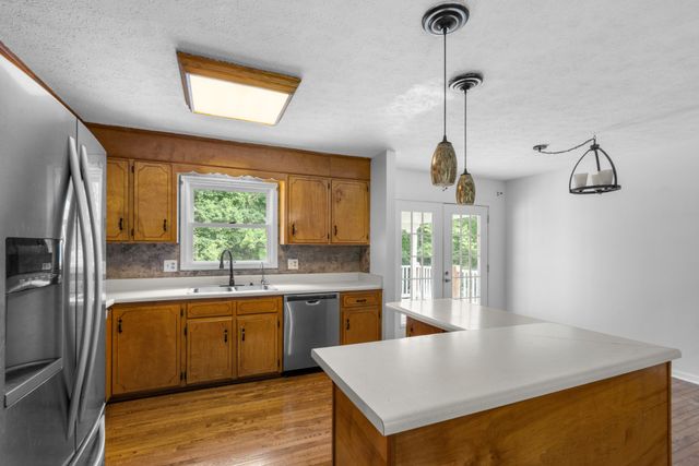 207 Robinson Dr, Dickson, TN 37055