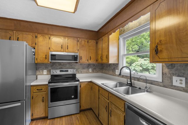 207 Robinson Dr, Dickson, TN 37055