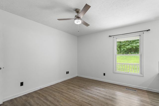 207 Robinson Dr, Dickson, TN 37055