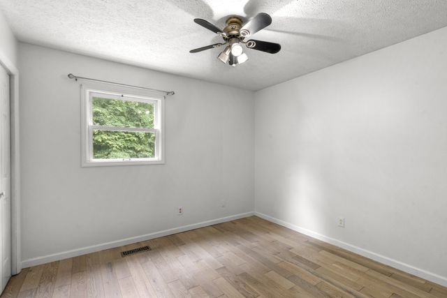 207 Robinson Dr, Dickson, TN 37055