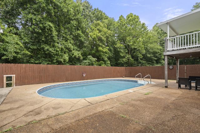 207 Robinson Dr, Dickson, TN 37055