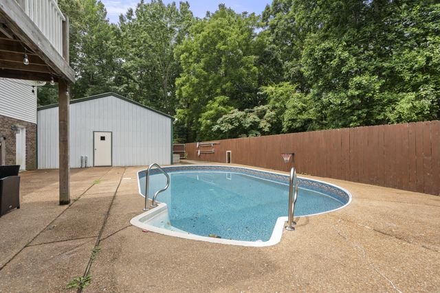 207 Robinson Dr, Dickson, TN 37055