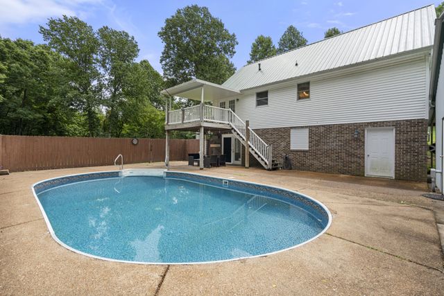 207 Robinson Dr, Dickson, TN 37055
