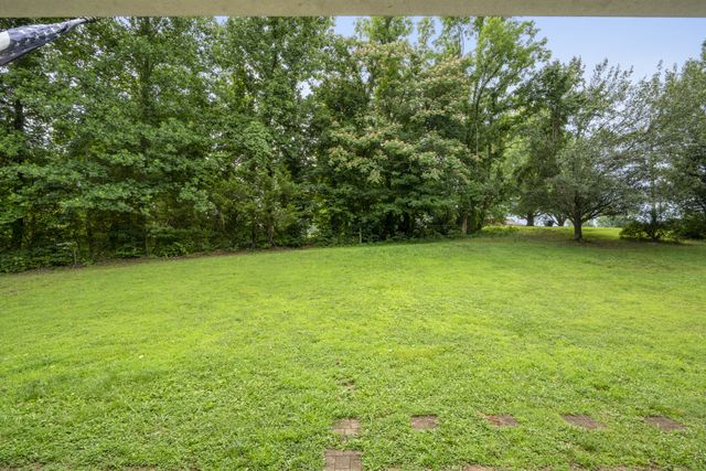 207 Robinson Dr, Dickson, TN 37055