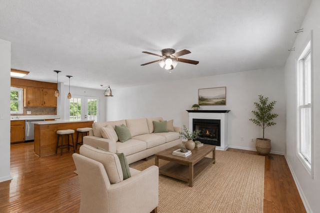 207 Robinson Dr, Dickson, TN 37055