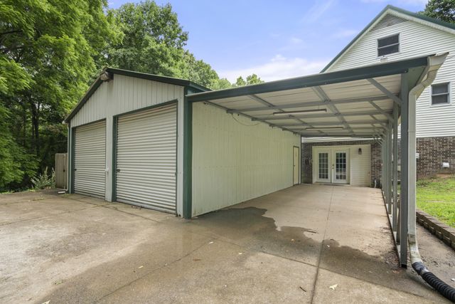 207 Robinson Dr, Dickson, TN 37055