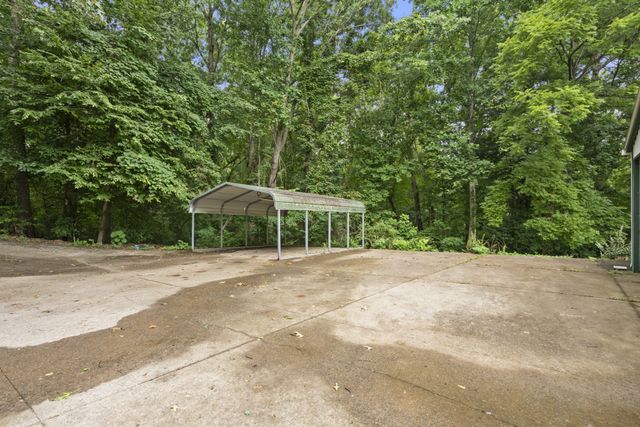 207 Robinson Dr, Dickson, TN 37055