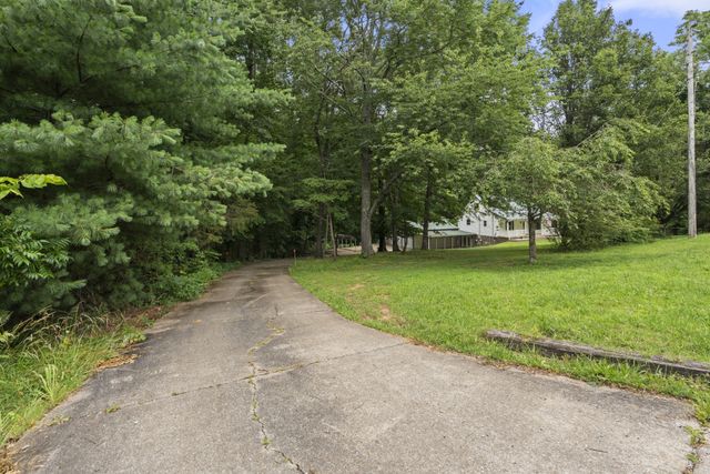 207 Robinson Dr, Dickson, TN 37055