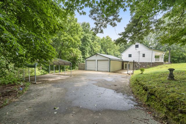 207 Robinson Dr, Dickson, TN 37055