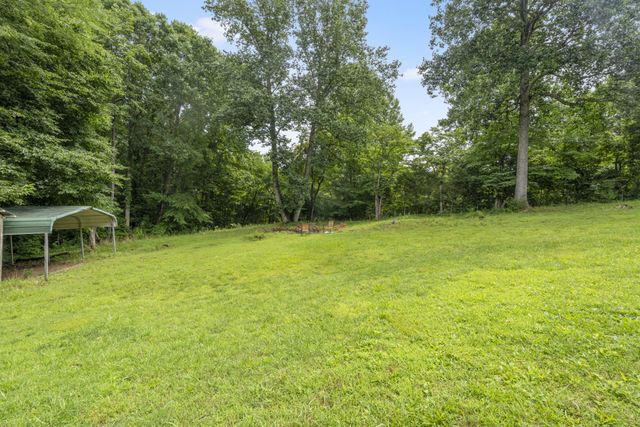 207 Robinson Dr, Dickson, TN 37055