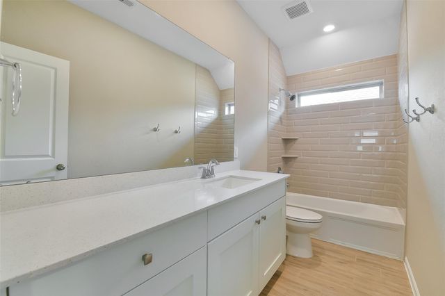 1439 Northwood Bluff Lane, Pinehurst, TX 77362