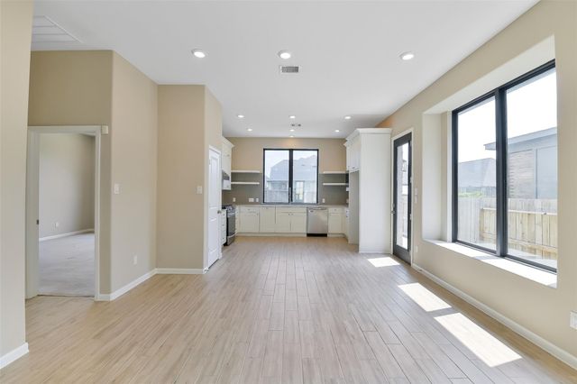 1439 Northwood Bluff Lane, Pinehurst, TX 77362