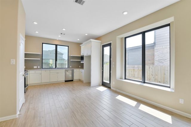 1439 Northwood Bluff Lane, Pinehurst, TX 77362