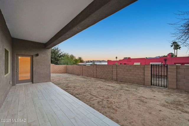 121 W Calle Escudilla, Green Valley, AZ 85614