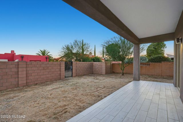 121 W Calle Escudilla, Green Valley, AZ 85614