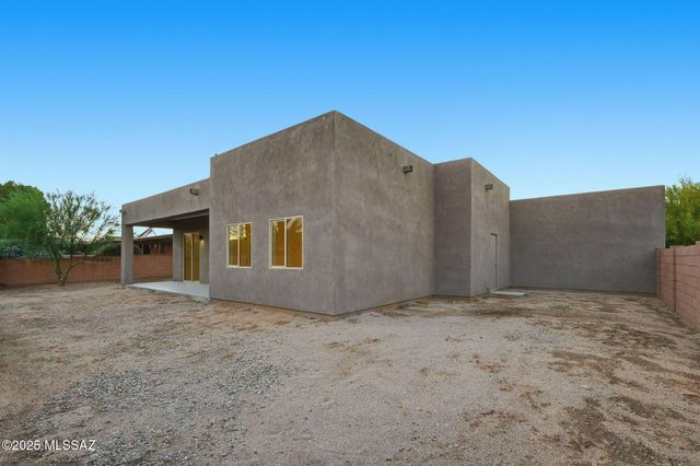 121 W Calle Escudilla, Green Valley, AZ 85614