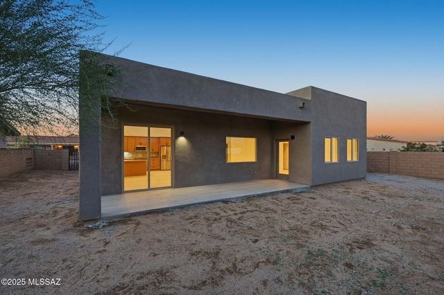 121 W Calle Escudilla, Green Valley, AZ 85614