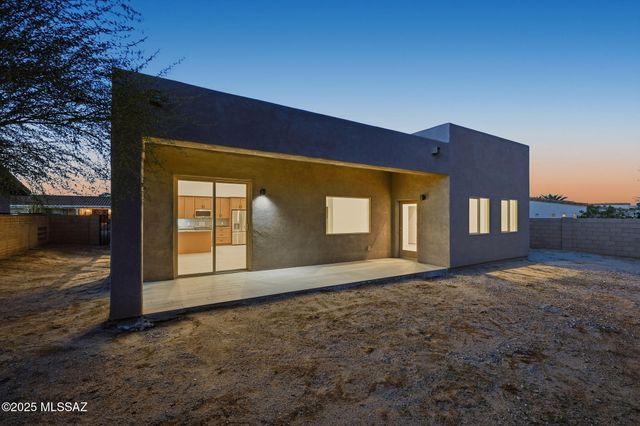 121 W Calle Escudilla, Green Valley, AZ 85614