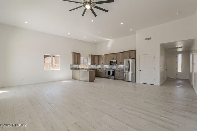 121 W Calle Escudilla, Green Valley, AZ 85614