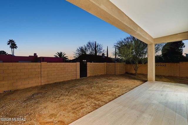 121 W Calle Escudilla, Green Valley, AZ 85614