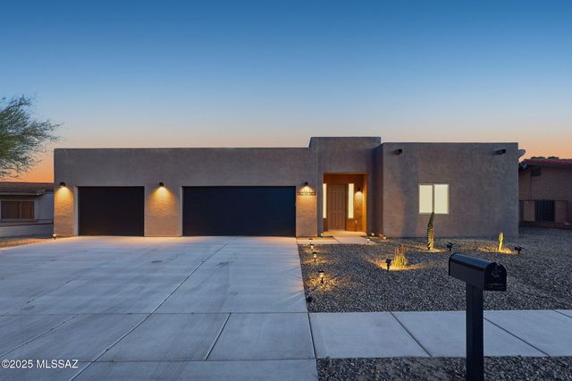 121 W Calle Escudilla, Green Valley, AZ 85614