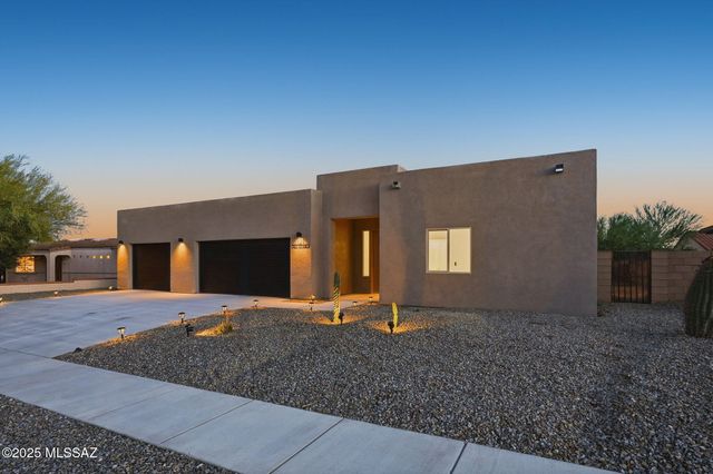 121 W Calle Escudilla, Green Valley, AZ 85614