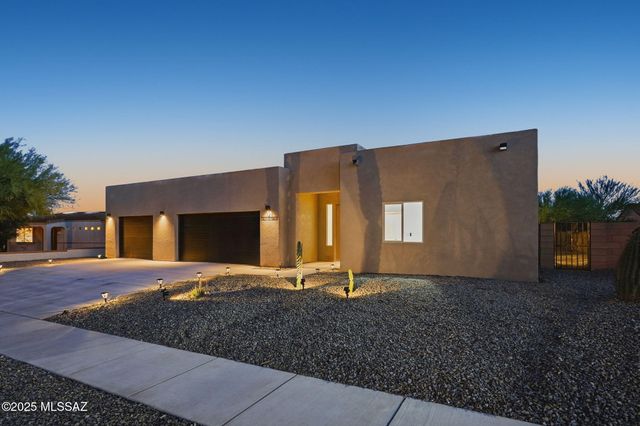 121 W Calle Escudilla, Green Valley, AZ 85614