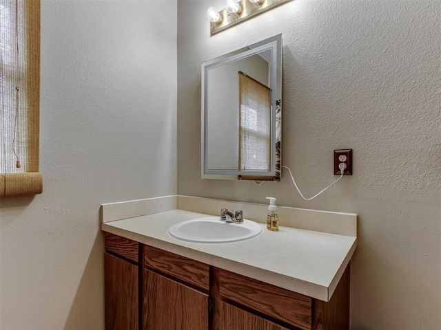 10605 N Macarthur Boulevard, Oklahoma City, OK 73162