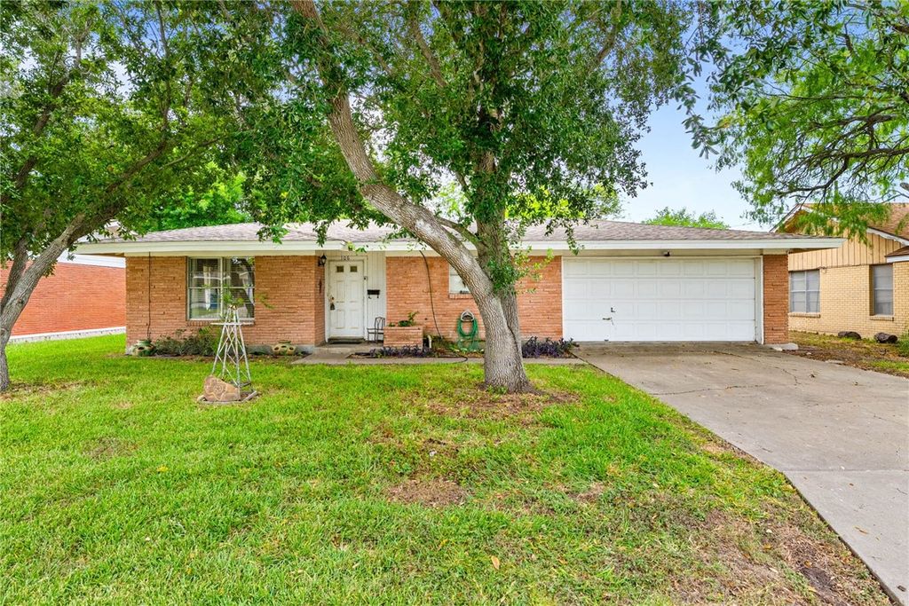 106 Rice Dr, Portland, TX 78374 — exterior