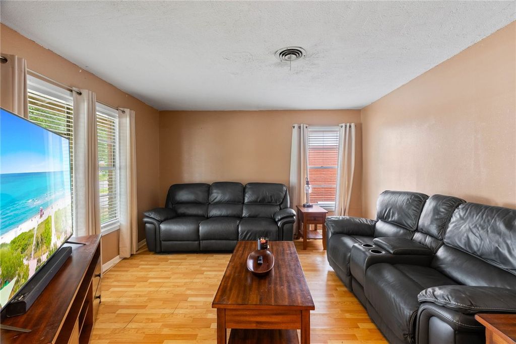106 Rice Dr, Portland, TX 78374 — photo 3