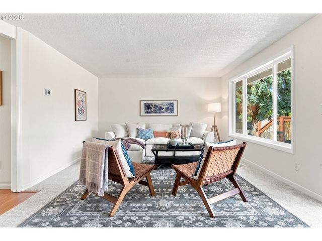 1120 DOUGLAS Dr, West Linn, OR 97068