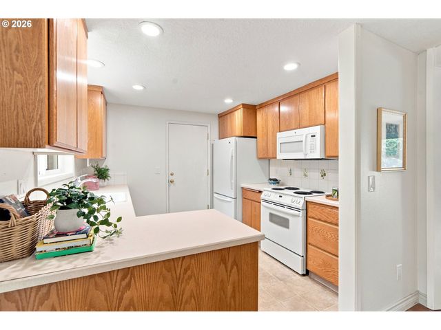1120 DOUGLAS Dr, West Linn, OR 97068