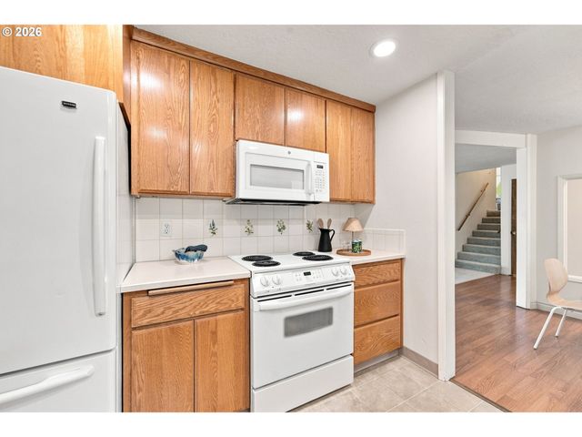 1120 DOUGLAS Dr, West Linn, OR 97068
