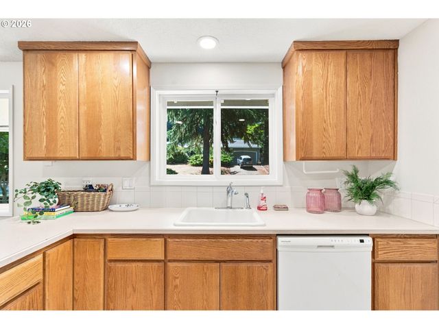 1120 DOUGLAS Dr, West Linn, OR 97068
