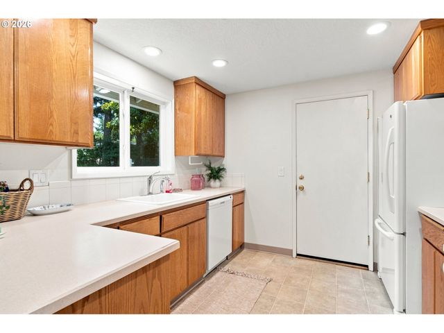 1120 DOUGLAS Dr, West Linn, OR 97068
