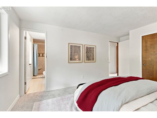 1120 DOUGLAS Dr, West Linn, OR 97068