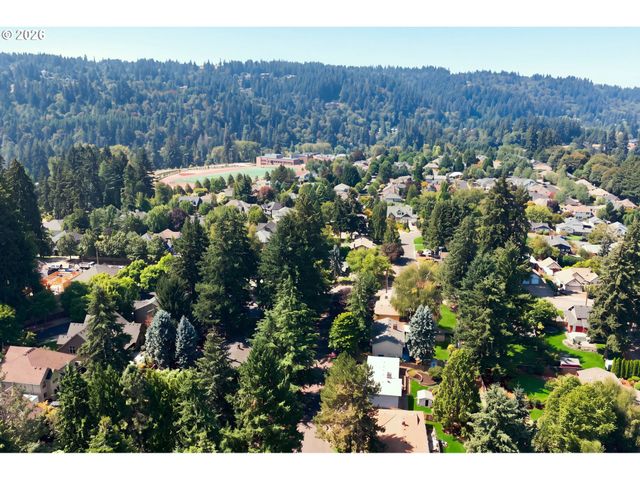 1120 DOUGLAS Dr, West Linn, OR 97068