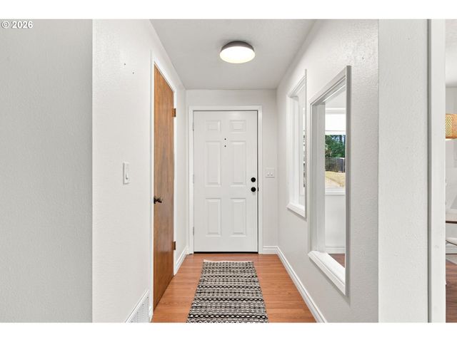 1120 DOUGLAS Dr, West Linn, OR 97068