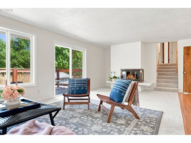 1120 DOUGLAS Dr, West Linn, OR 97068