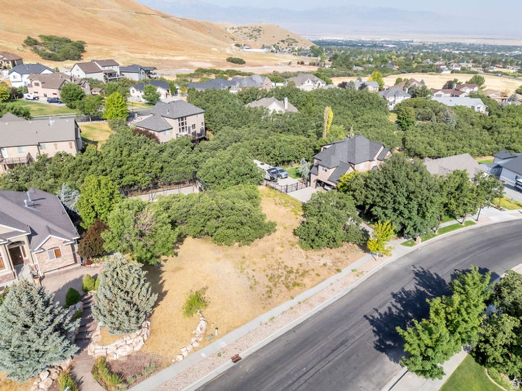 692 S DEER HOLLOW RD, Tooele, UT 84074 — exterior