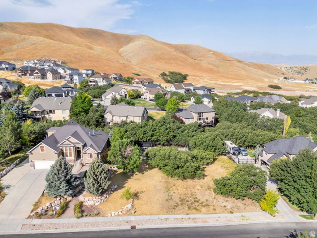 692 S DEER HOLLOW RD, Tooele, UT 84074 — photo 2