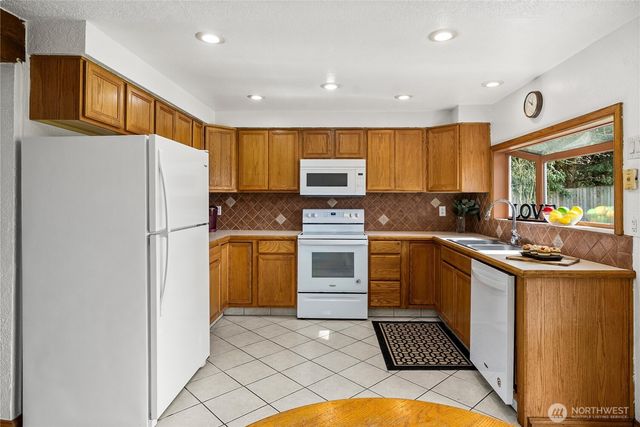 737 3rd Avenue NE, Pacific, WA 98047