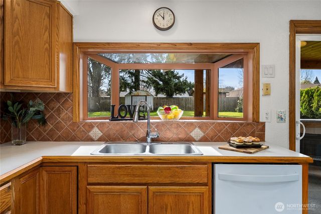 737 3rd Avenue NE, Pacific, WA 98047