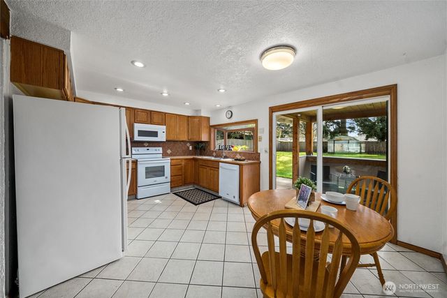 737 3rd Avenue NE, Pacific, WA 98047