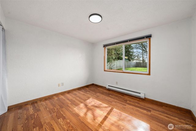 737 3rd Avenue NE, Pacific, WA 98047