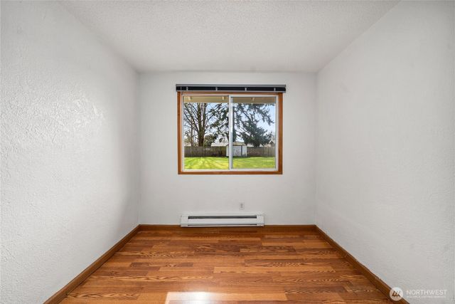 737 3rd Avenue NE, Pacific, WA 98047