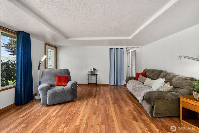 737 3rd Avenue NE, Pacific, WA 98047