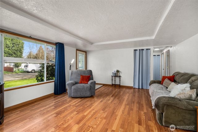 737 3rd Avenue NE, Pacific, WA 98047