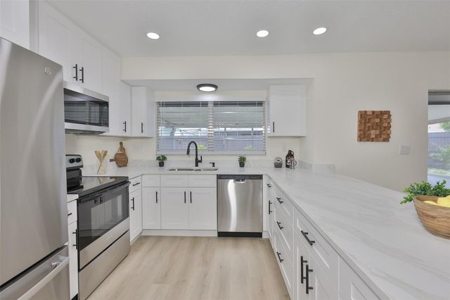 539 RED MANGROVE LANE, Apollo Beach, FL 33572