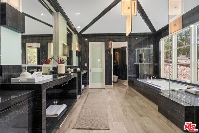 10288 Century Woods Drive, Los Angeles, CA 90067